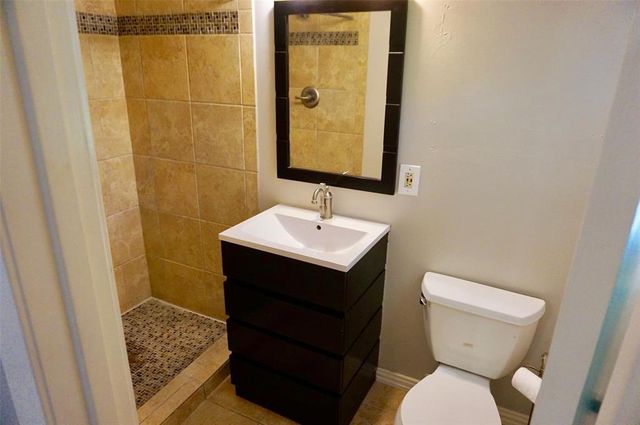 9538 Meadowglen Lane, Houston, TX 77063