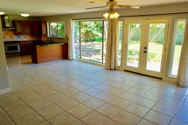 9538 Meadowglen Lane, Houston, TX 77063