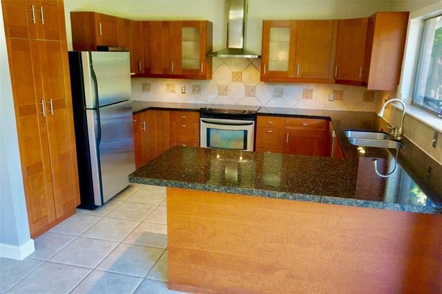 9538 Meadowglen Lane, Houston, TX 77063