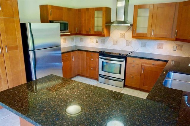 9538 Meadowglen Lane, Houston, TX 77063