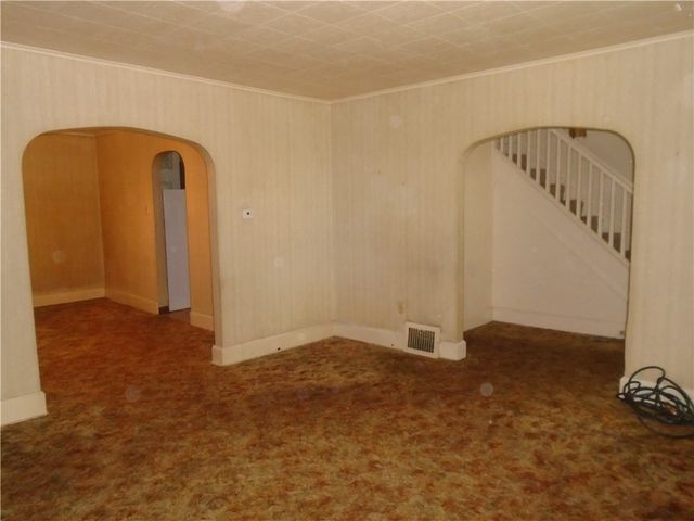 207 Locust St, Ambridge, PA 15003