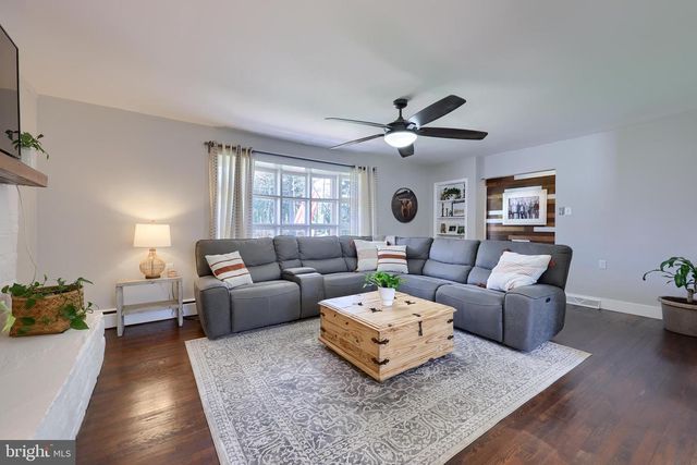1859 NEW HOLLAND PIKE, Lancaster, PA 17601