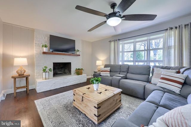 1859 NEW HOLLAND PIKE, Lancaster, PA 17601
