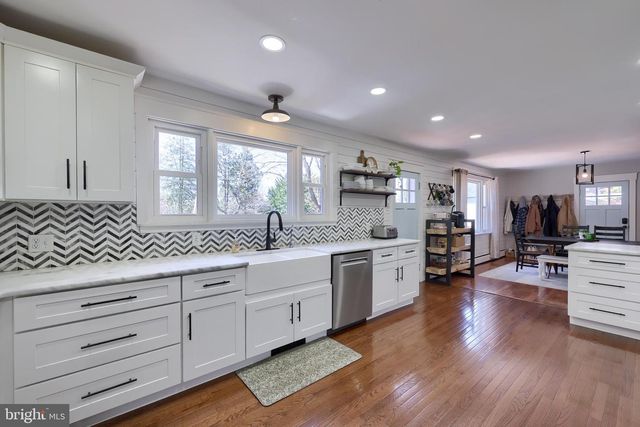 1859 NEW HOLLAND PIKE, Lancaster, PA 17601