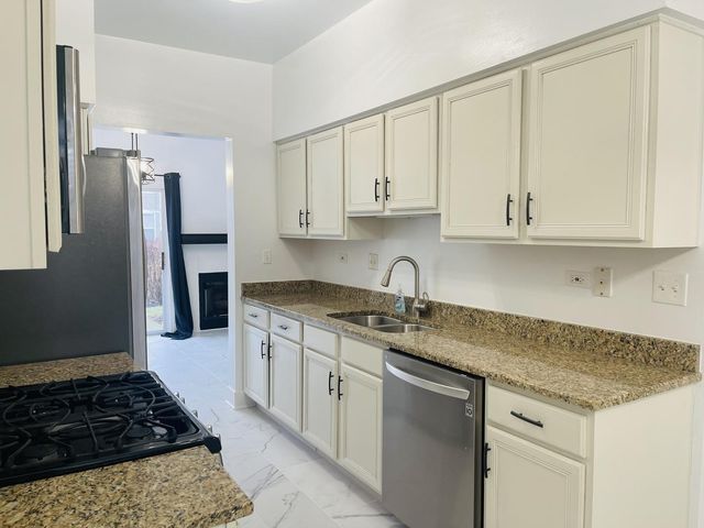 2813 Powell Court, Naperville, IL 60563