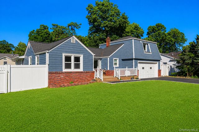 33 Lillian Road, Nesconset, NY 11767