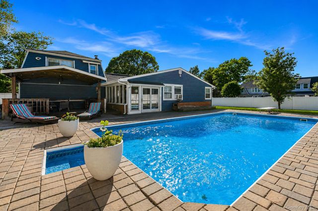 33 Lillian Road, Nesconset, NY 11767