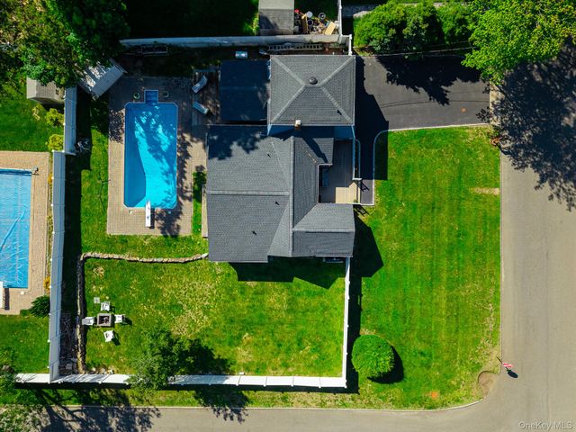 33 Lillian Road, Nesconset, NY 11767