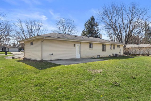 W287N6615 Hibritten WAY, Hartland, WI 53029