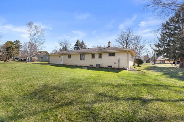 W287N6615 Hibritten WAY, Hartland, WI 53029
