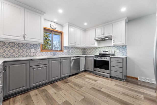 W287N6615 Hibritten WAY, Hartland, WI 53029