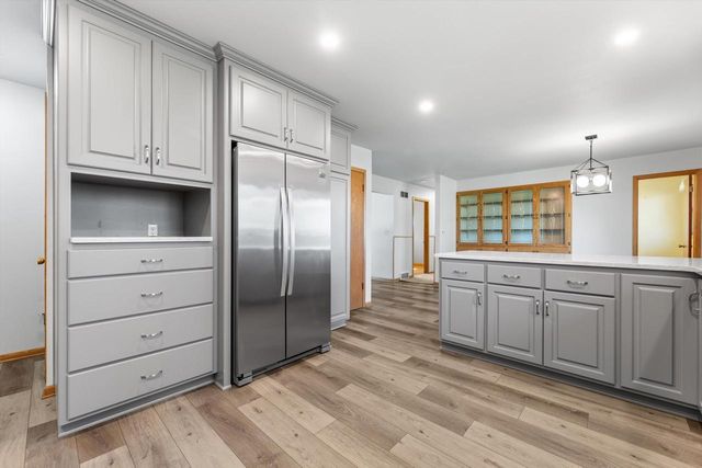 W287N6615 Hibritten WAY, Hartland, WI 53029