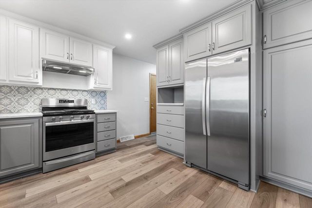 W287N6615 Hibritten WAY, Hartland, WI 53029