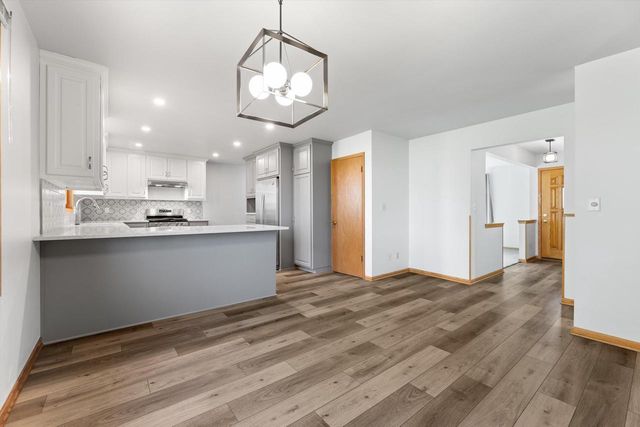 W287N6615 Hibritten WAY, Hartland, WI 53029