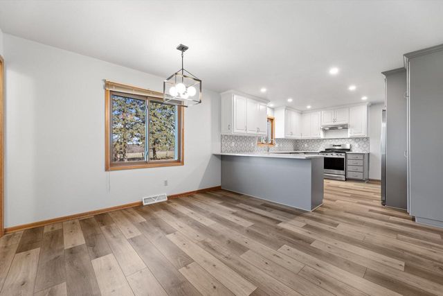 W287N6615 Hibritten WAY, Hartland, WI 53029