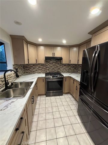 2032 S Bon View Avenue S B, Ontario, CA 91761
