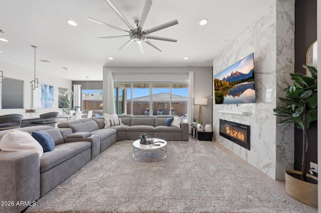 2831 E ROBIN Lane, Phoenix, AZ 85050