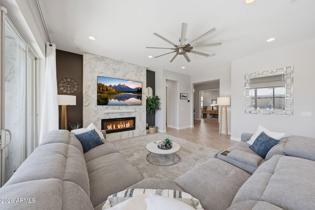 2831 E ROBIN Lane, Phoenix, AZ 85050