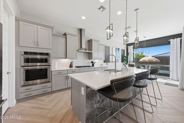 2831 E ROBIN Lane, Phoenix, AZ 85050