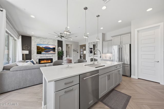 2831 E ROBIN Lane, Phoenix, AZ 85050