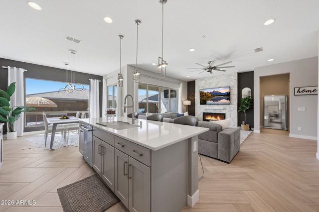 2831 E ROBIN Lane, Phoenix, AZ 85050