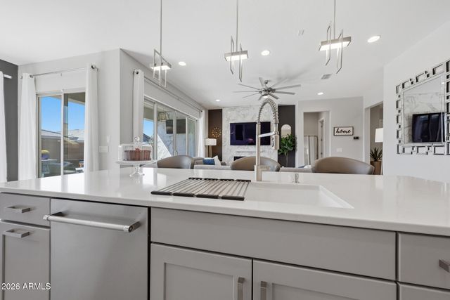 2831 E ROBIN Lane, Phoenix, AZ 85050