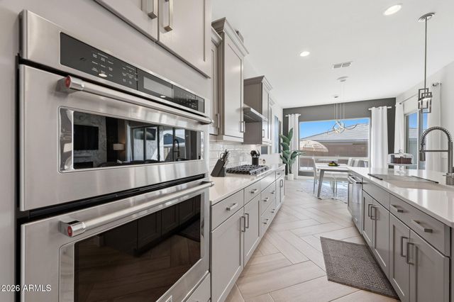 2831 E ROBIN Lane, Phoenix, AZ 85050