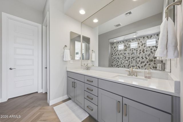 2831 E ROBIN Lane, Phoenix, AZ 85050