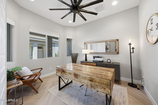 2831 E ROBIN Lane, Phoenix, AZ 85050