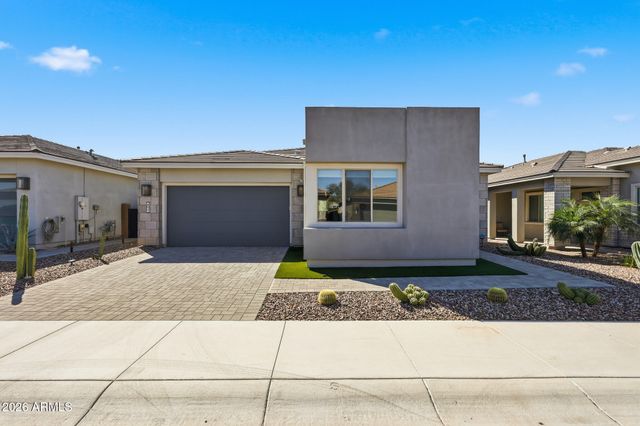 2831 E ROBIN Lane, Phoenix, AZ 85050