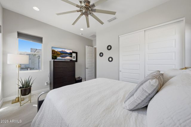 2831 E ROBIN Lane, Phoenix, AZ 85050