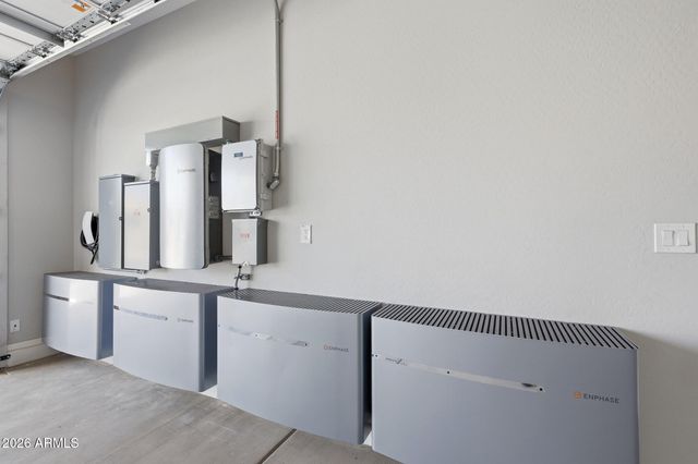 2831 E ROBIN Lane, Phoenix, AZ 85050