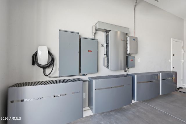 2831 E ROBIN Lane, Phoenix, AZ 85050