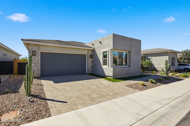 2831 E ROBIN Lane, Phoenix, AZ 85050