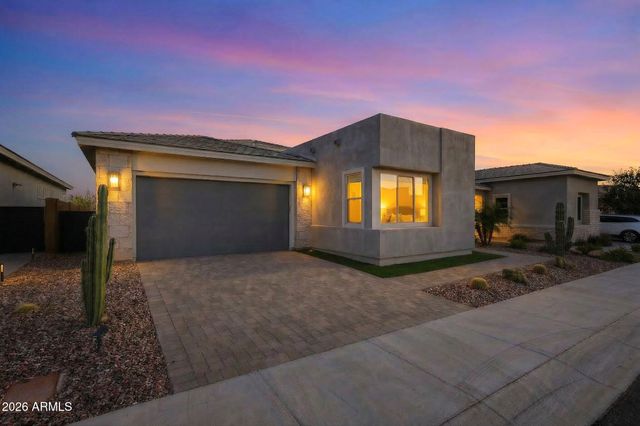 2831 E ROBIN Lane, Phoenix, AZ 85050