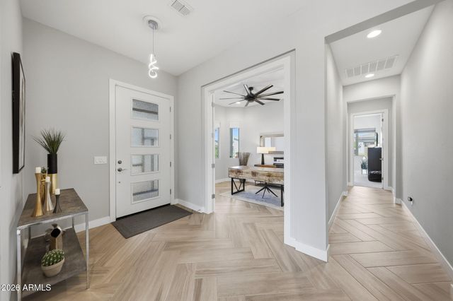 2831 E ROBIN Lane, Phoenix, AZ 85050