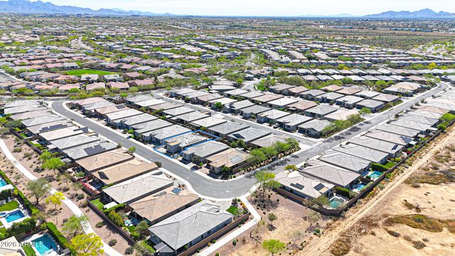 2831 E ROBIN Lane, Phoenix, AZ 85050