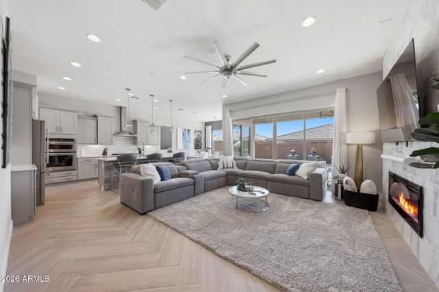 2831 E ROBIN Lane, Phoenix, AZ 85050