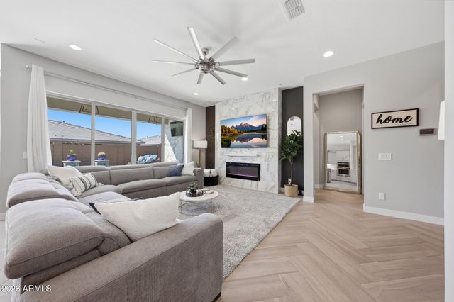 2831 E ROBIN Lane, Phoenix, AZ 85050