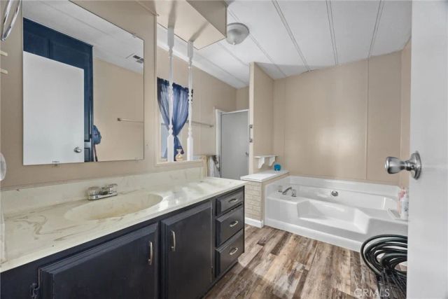 4 Tee, Bakersfield, CA 93308