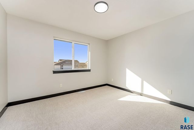 1006 Birch St Street, Harrisburg, SD 57032