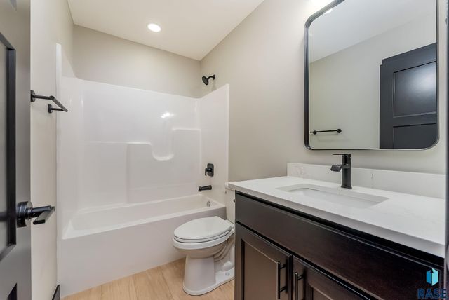 1006 Birch St Street, Harrisburg, SD 57032