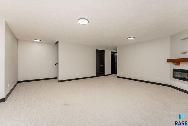 1006 Birch St Street, Harrisburg, SD 57032