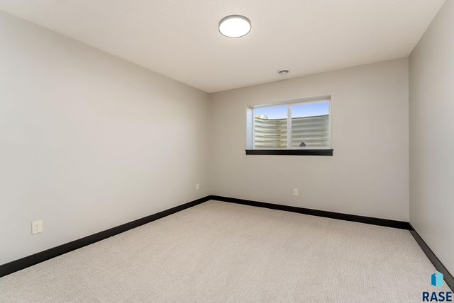 1006 Birch St Street, Harrisburg, SD 57032