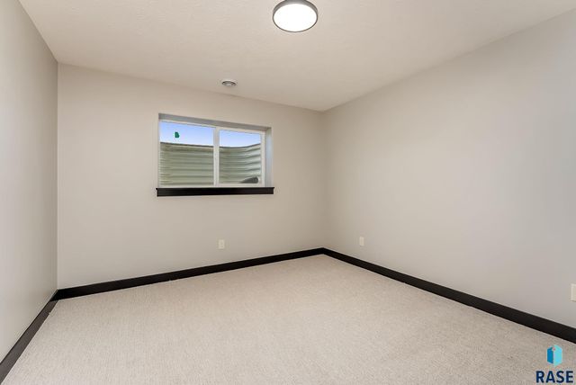 1006 Birch St Street, Harrisburg, SD 57032