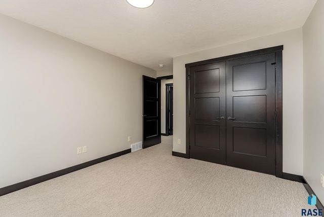 1006 Birch St Street, Harrisburg, SD 57032