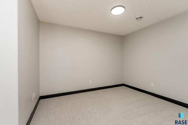 1006 Birch St Street, Harrisburg, SD 57032