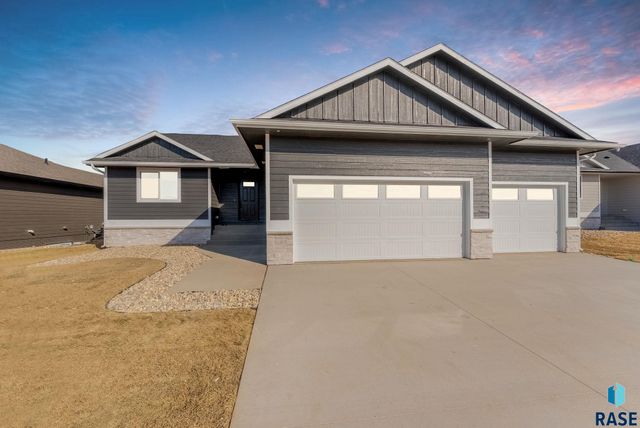 1006 Birch St Street, Harrisburg, SD 57032
