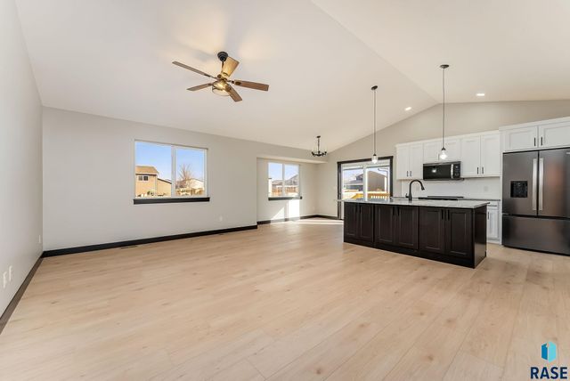 1006 Birch St Street, Harrisburg, SD 57032