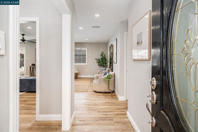 3916 Saint Michael Ct, Concord, CA 94519